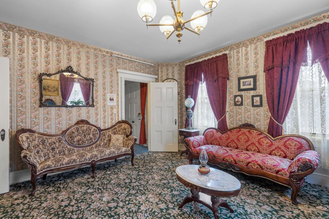 福尔里弗Lizzie Borden House住宿加早餐旅馆 外观 照片