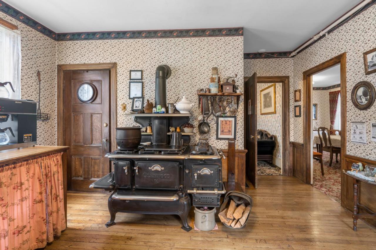 福尔里弗Lizzie Borden House住宿加早餐旅馆 外观 照片
