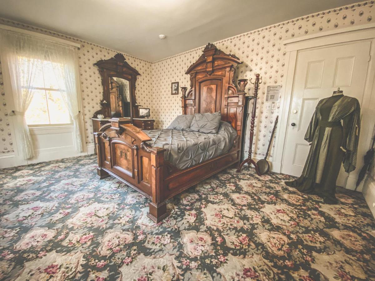 福尔里弗Lizzie Borden House住宿加早餐旅馆 外观 照片